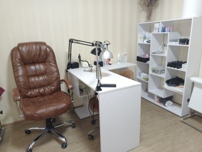 Робоче місце для майстрів манікюру та бровіста Борисполь