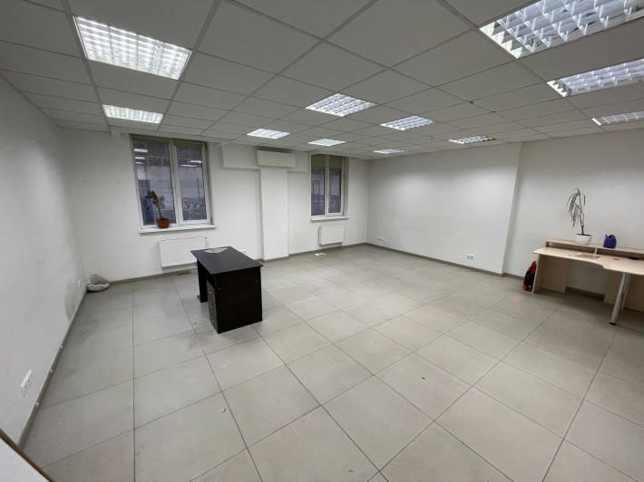 Офіс 44 м², 1 кабінет, 3 поверх, Саперно-Слобідська 22 нежитловий фонд - фото 1