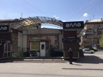 Сдам киоск на проспекте, переход сталеваров(есть оборуд-е под общепит)