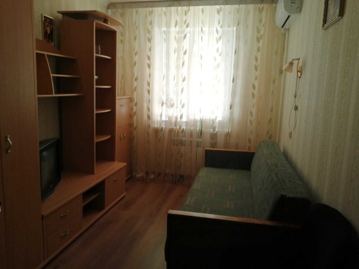 Сдается уютная светлая комната на Южной Борщаговке для девушки. - фото 1