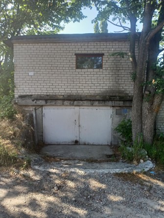 Двухэтажный гараж в районе СБУ - фото 1