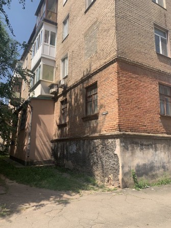 Велика двушка сталінка біля 6 лікарні Ставки - фото 1