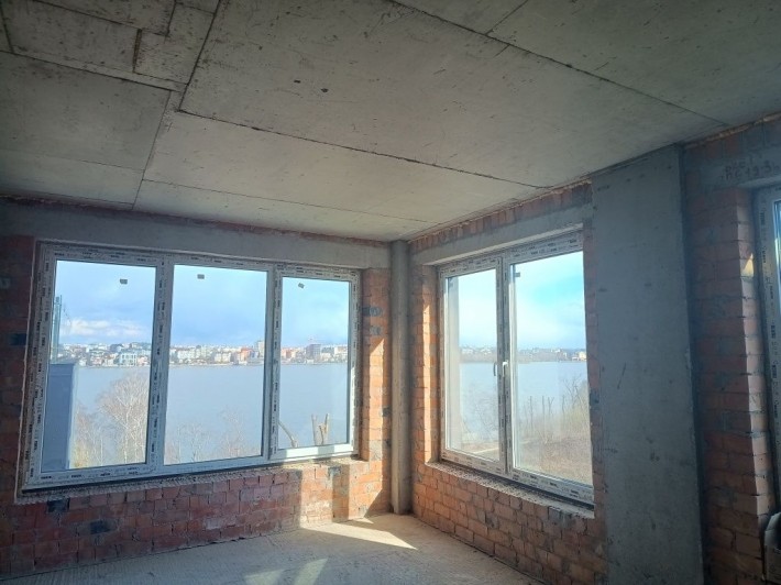 Двокімнатна квартира з видом на озеро - фото 1