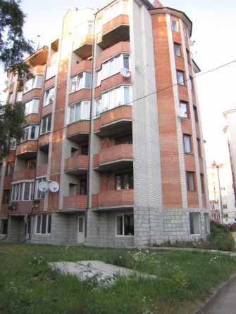 Простора квартира на Чернівецькій у двох рівнях - фото 1
