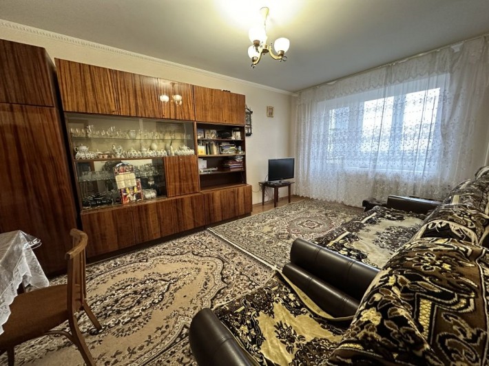 Продам 2-х комнатную, улучшенной планировки на Новобугской - фото 1