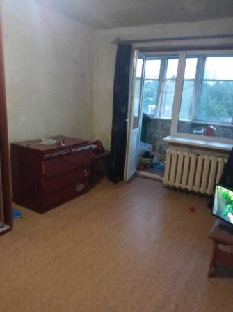 Продам 1 комнатную квартиру на Баварии ( торг) - фото 1