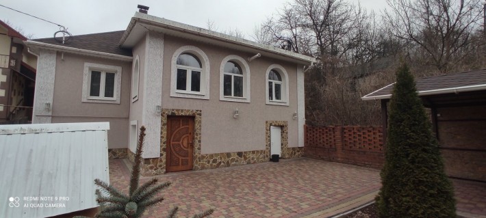 Продается 2 этажный дом в центре Люботина - фото 1