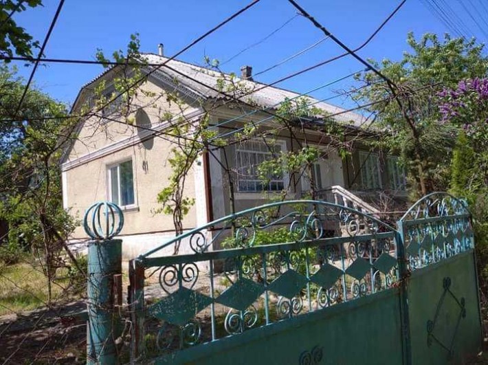 Продам приватний будинок із земельною ділянкою в місті Хотин Чернівець - фото 1