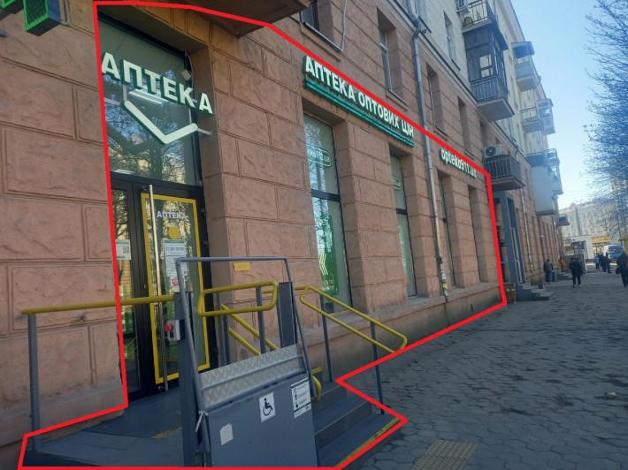 Здам магазин в Центрі. Яворницького, червона лінія, Окремий вхід, 4 вікна на червону лінію. - фото 1