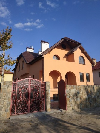 Продаж будинку у Львові 430 м2, з ремонтом в гарному районі - фото 1