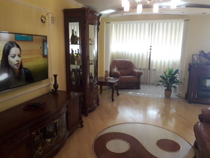 Продается 3-комнатная квартира центр Луганска - фото 1