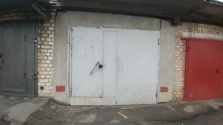 Продам цегляний гараж 38,6 кв.м. з ямою в ГК Либідь, Бережанська - фото 1