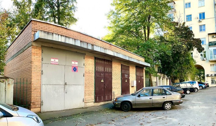 Продам капітальний гараж по вул. Володимирській - фото 1