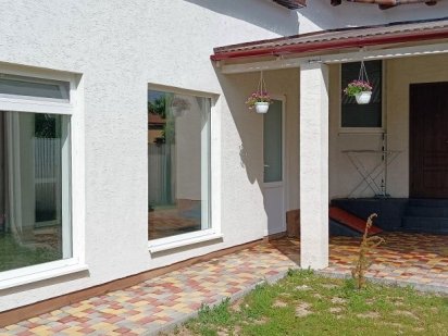 Здам будинок  біля басейну Берегово