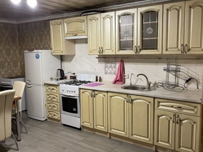 Будинок у місті на дві кімнати