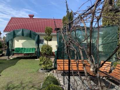 Оренда будинку Альтанки для свят. Зелена лаунж зона з видом на ставок Черкаси