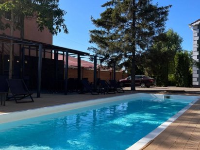 Дом с бассейном и банкетным залом и джакузі Київ