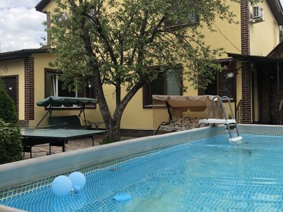 Великий будинок, басейн із підігрівом , альтанка, лазня Харьков