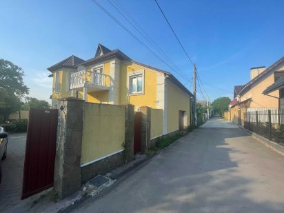 Здам будинок. Лівобережна. Русанівські сади . Киев