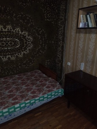 Комната в трёх комнатной квартире девушка или женщина - фото 1