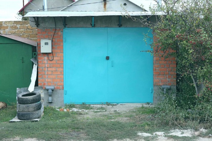 Сдам СВОЙ каменный гараж с 2-мя независимыми электровводами в Южном - фото 1