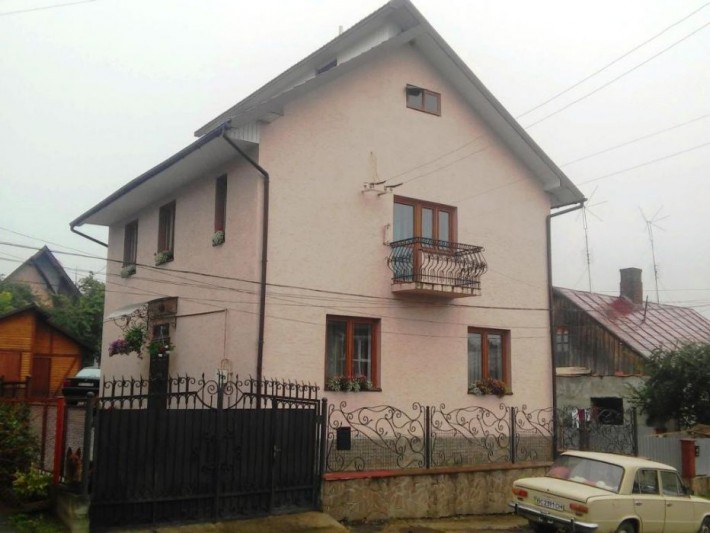 Приватний будинок в Дрогобичі (через дорогу власний бізнес - магазин) - фото 1
