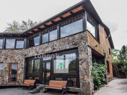 Будинок на березі озера з банею Киев