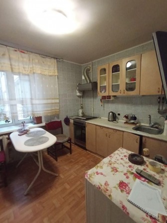 Продам 4-комн квартиру в районе Дарницкая ул. - фото 1