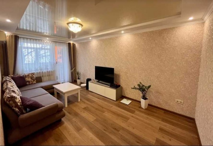Продам трикімнатну квартиру на Курчатова з гарним ремонтом - фото 1