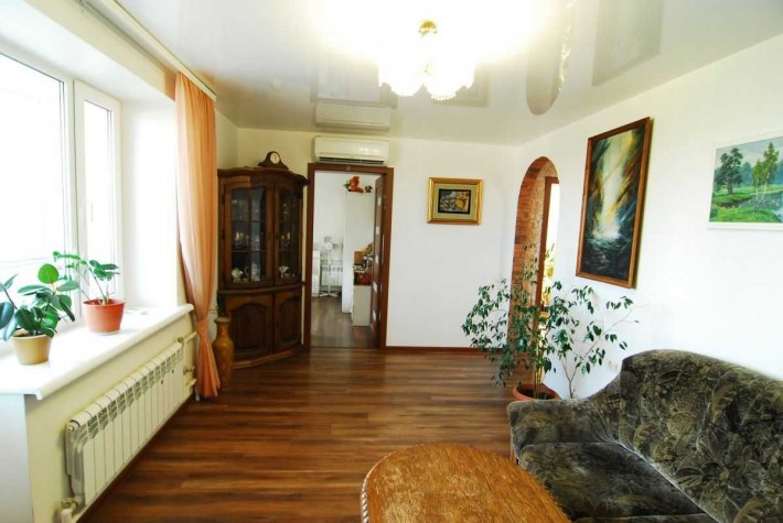 Продам 3 комн. квартиру с ремонтом    в районе Одесской - фото 1