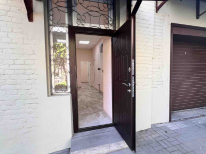 Офіс\послуги в центрі міста. Окремий вхідЗдам магазин на Червоній лінії, Червоний Камінь Оренда при Днепр