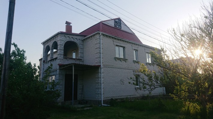 Продам цегляний будинок в центрі села Шкарівка. - фото 1