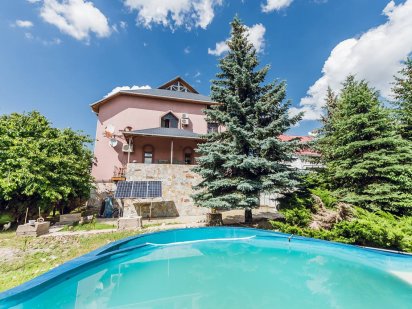 Будинок на березі Дніпра з басейном Київ