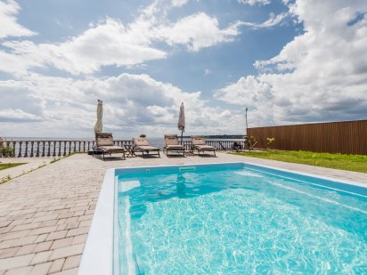 Будинок на Київському морі з басейном Киев