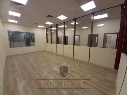 Здам приміщення в центрі міста (Баумана 10). Червона лінія з окремим входом. Днепр