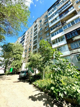 Продам 2х на кв Комарова д 25 1/9 р-н к-ра Мир - фото 1