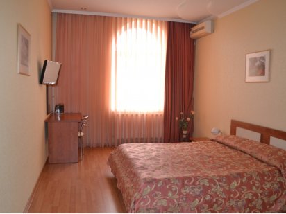 Квартира с хорошим ремонтом и уютной обстановкой, расположена в центре, на пересечении улиц.Хлебная Житомир