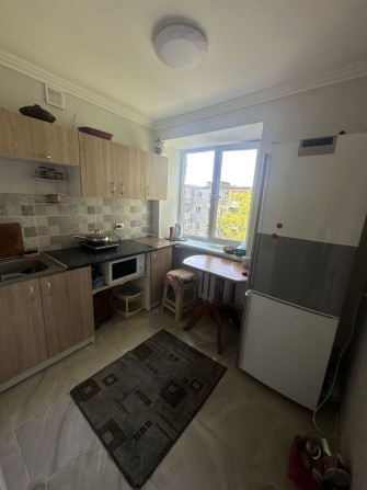 Продам 3 комн квартиру в центре с мебелью и техникой - фото 1