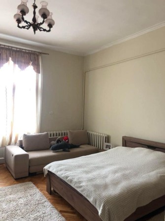 Продаж квартири в центрі - фото 1