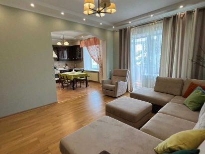 Продається дворівнева квартира в новобудові на території Софіївки Умань