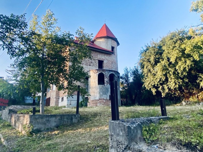 Незавершений будинок та земельна ділянка по вул. Грушевського м. Калуш - фото 1