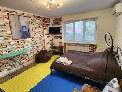 Затишна двокімнатна квартира біля басейну Берегово