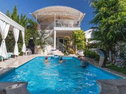 Коттедж  с  мангалом, бассейном и САУНОЙ  у моря Чорноморськ