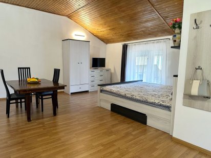 «Світло семи днів» — кв.-студія в центрі міста Мукачево