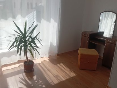 DOBA - Центр 2кім студія 7 місць.    З Кондиціонером ! Мукачево