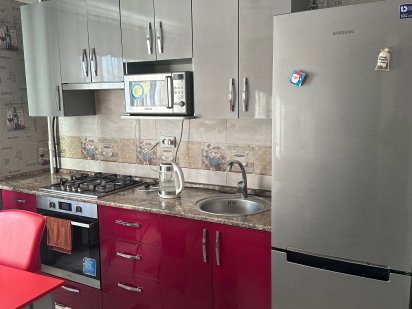 Здається подобово однокімнатна квартира в центрі міста з євроремонтом Звягель