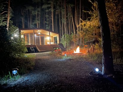 Оренда подобово сучасного  будинку в сосновому лісі. Васильков