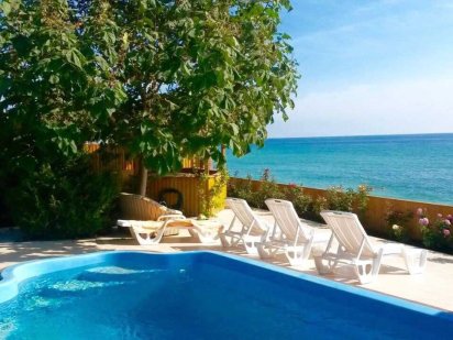 Сдам посуточно дом бассейном 5 комн. 1 линия, пляж,генератор. Бронирую Черноморск