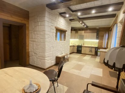 Сдам  Дом посуточно для большой компании. 50 метров к морю Черноморск