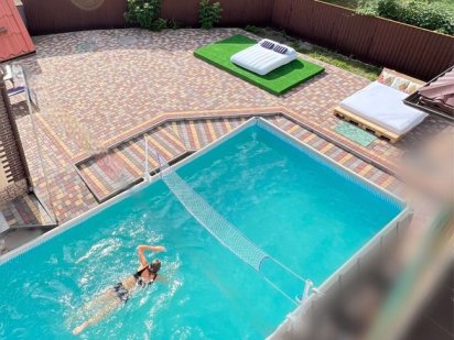 Будинок з басейном сауною/баня та чаном/джакузі